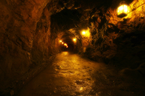 Souterrain sombre et humide